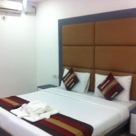 Hotel Karat 87 Inn Nueva Delhi Exterior foto