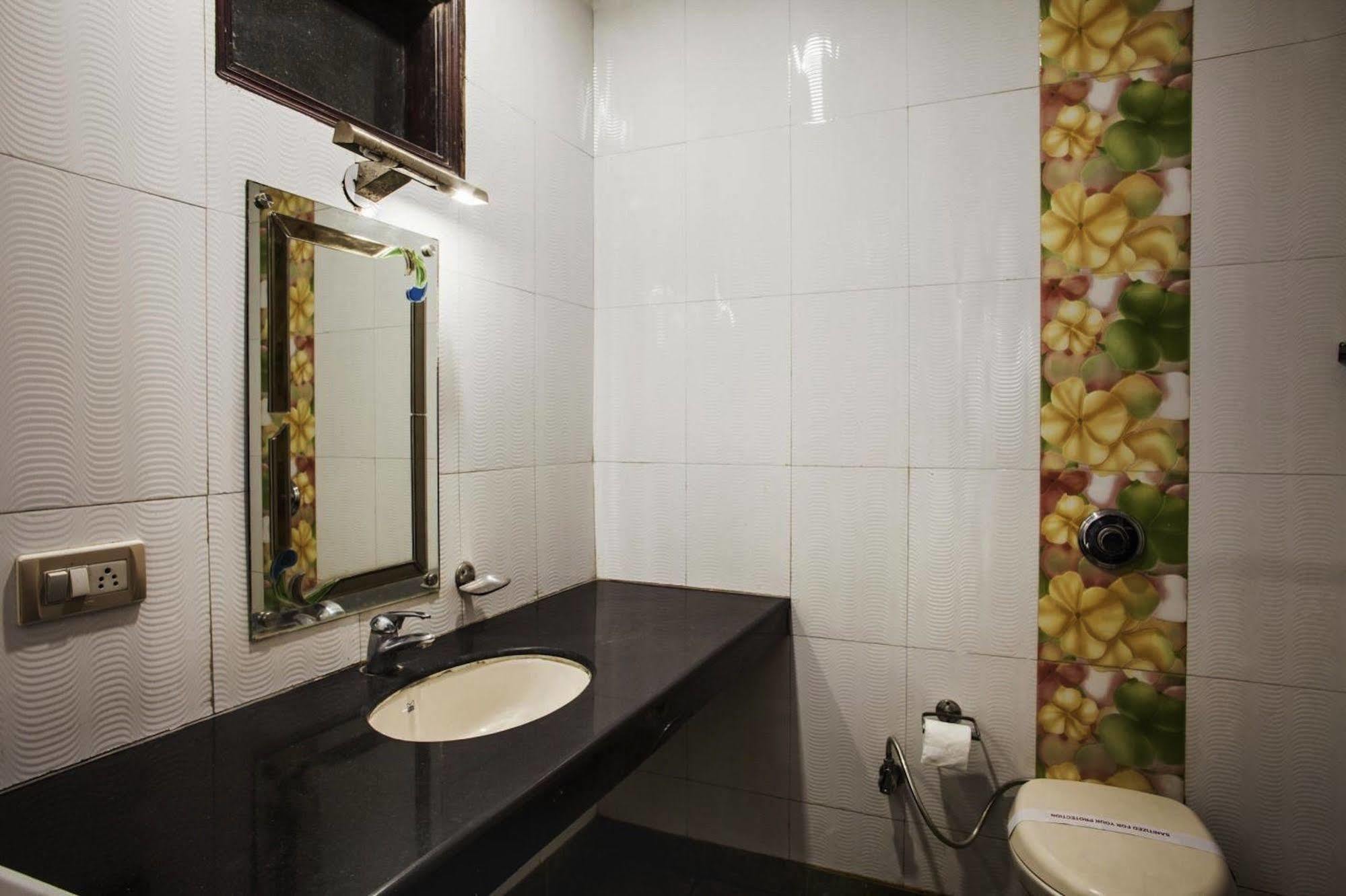 Hotel Karat 87 Inn Nueva Delhi Exterior foto