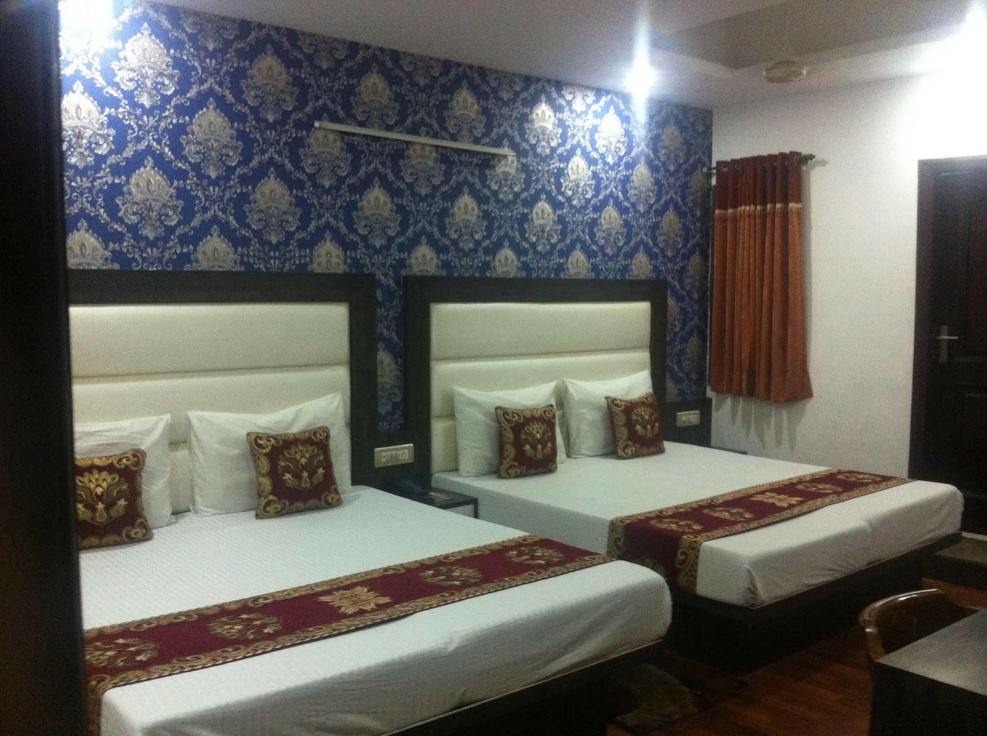 Hotel Karat 87 Inn Nueva Delhi Exterior foto