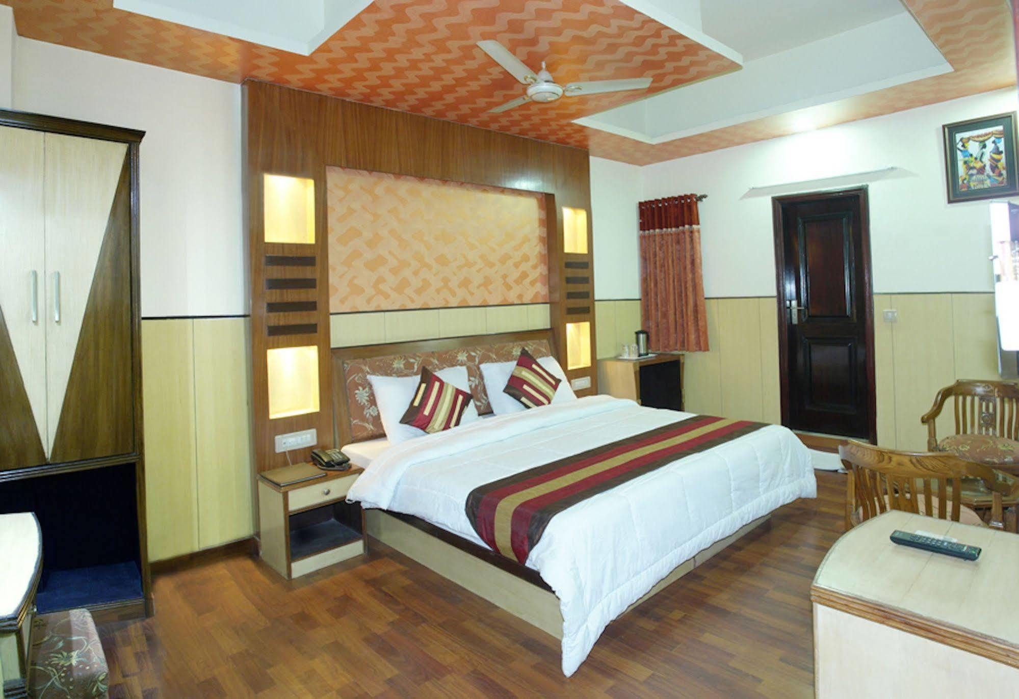 Hotel Karat 87 Inn Nueva Delhi Exterior foto